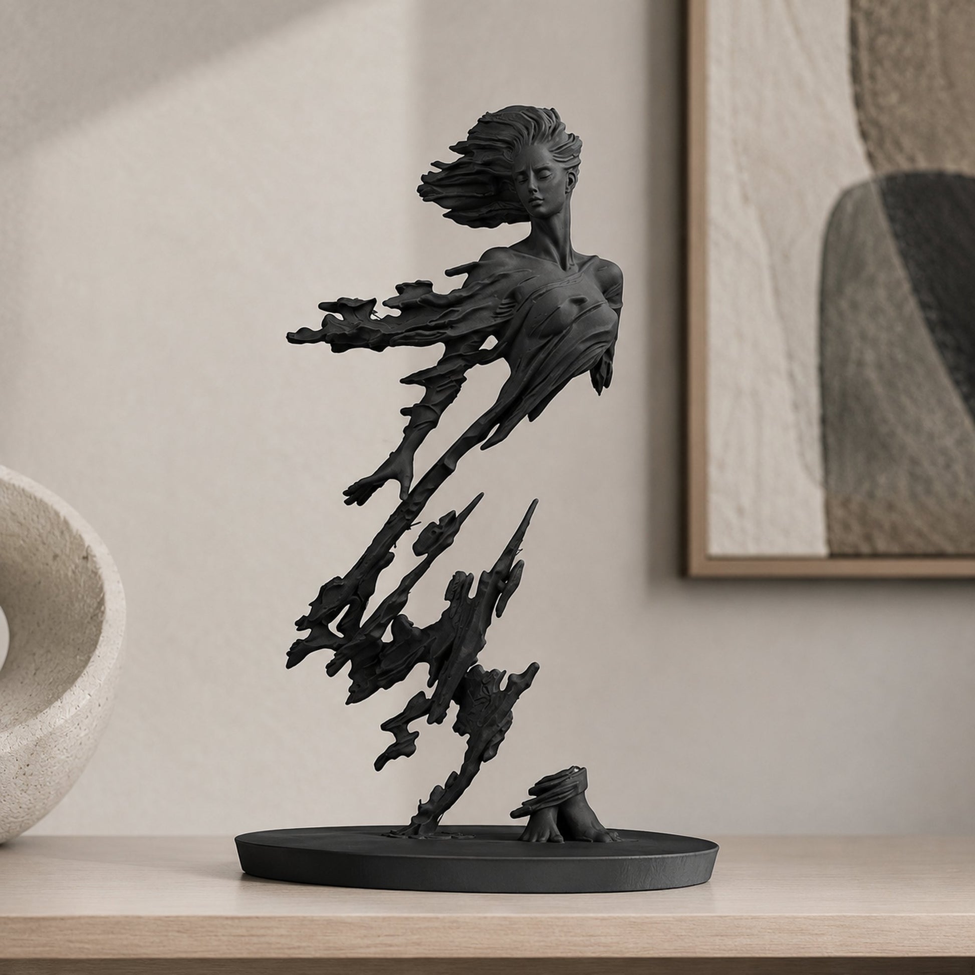 Escultura A Fonte preta numa prateleira minimalista