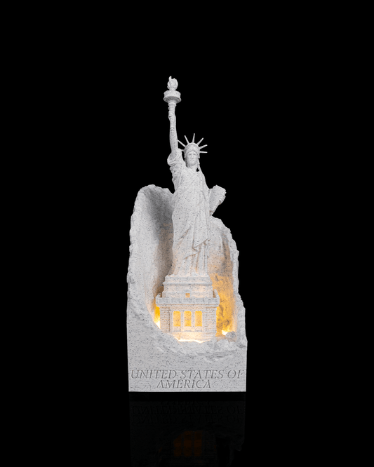 Luminária da Estátua da Liberdade acesa