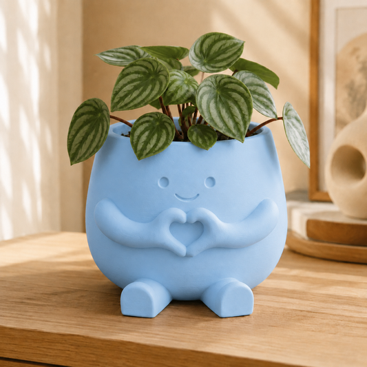 Vaso amiguinho com carinha sorridente e mãos fazendo coração, na cor azul-celeste