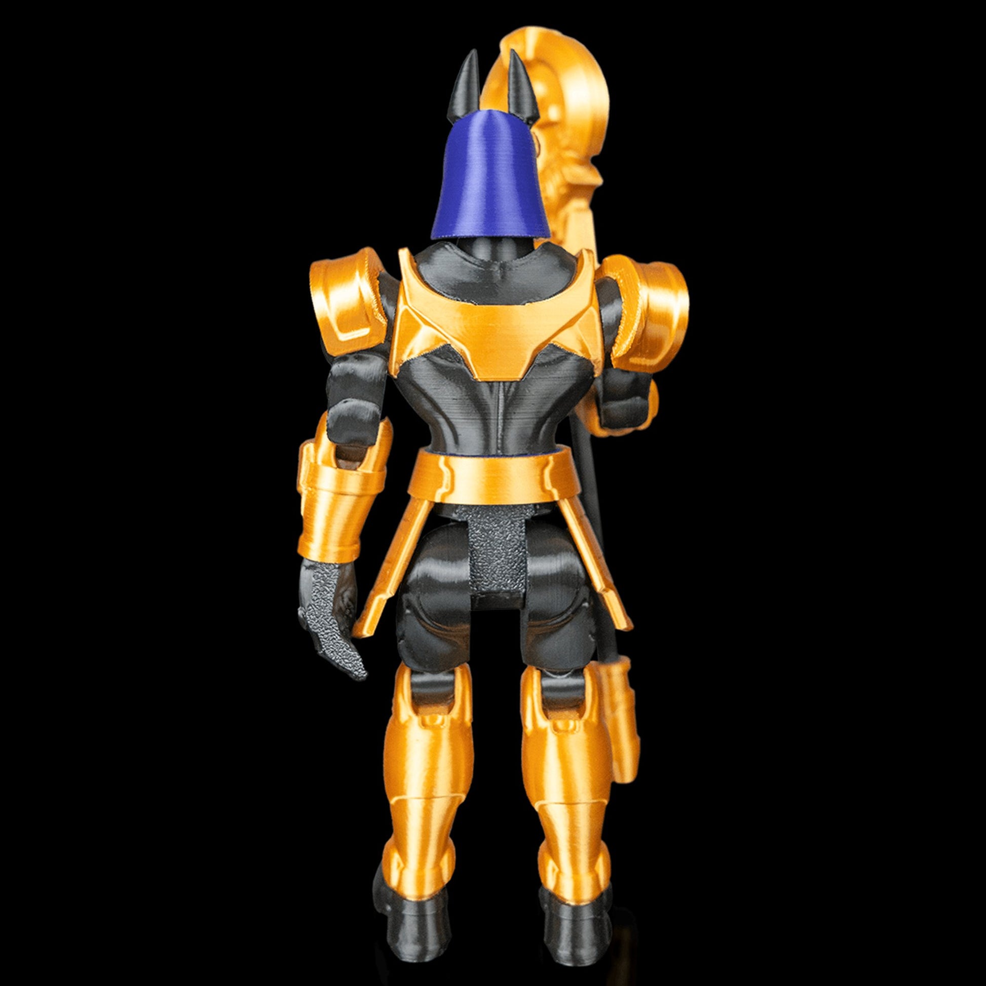 Articulações e armadura dourada do boneco Anúbis Mecha