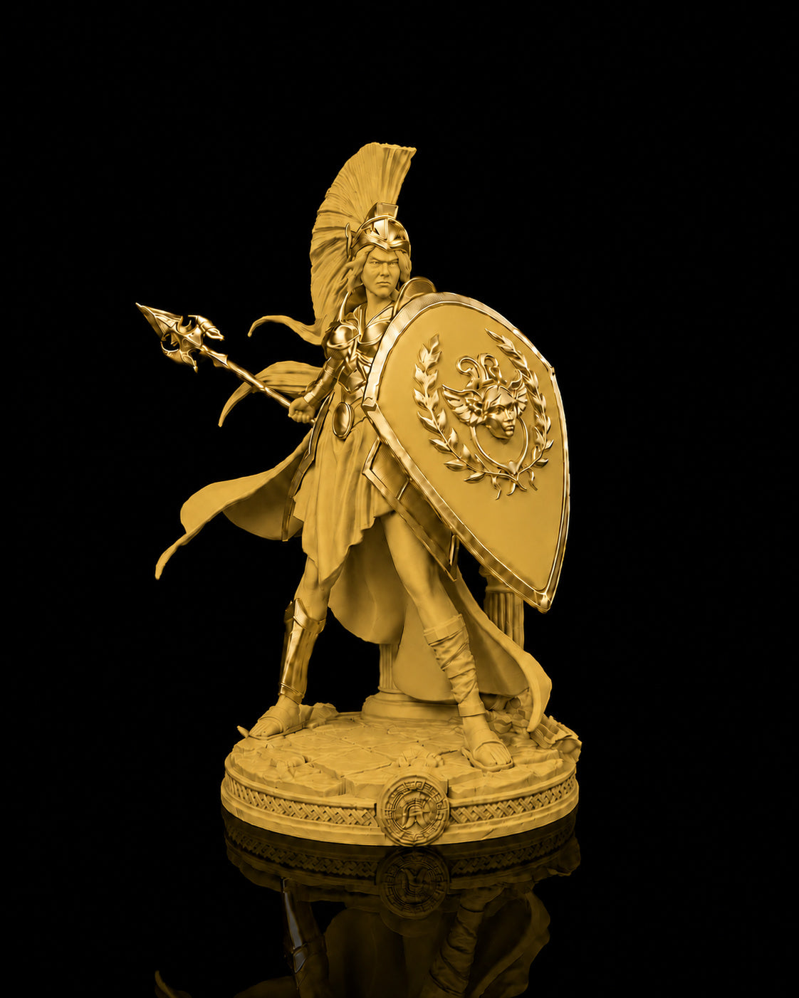 Estátua da deusa Atena em postura de batalha com lança e escudo, na cor amarela, com detalhes dourados