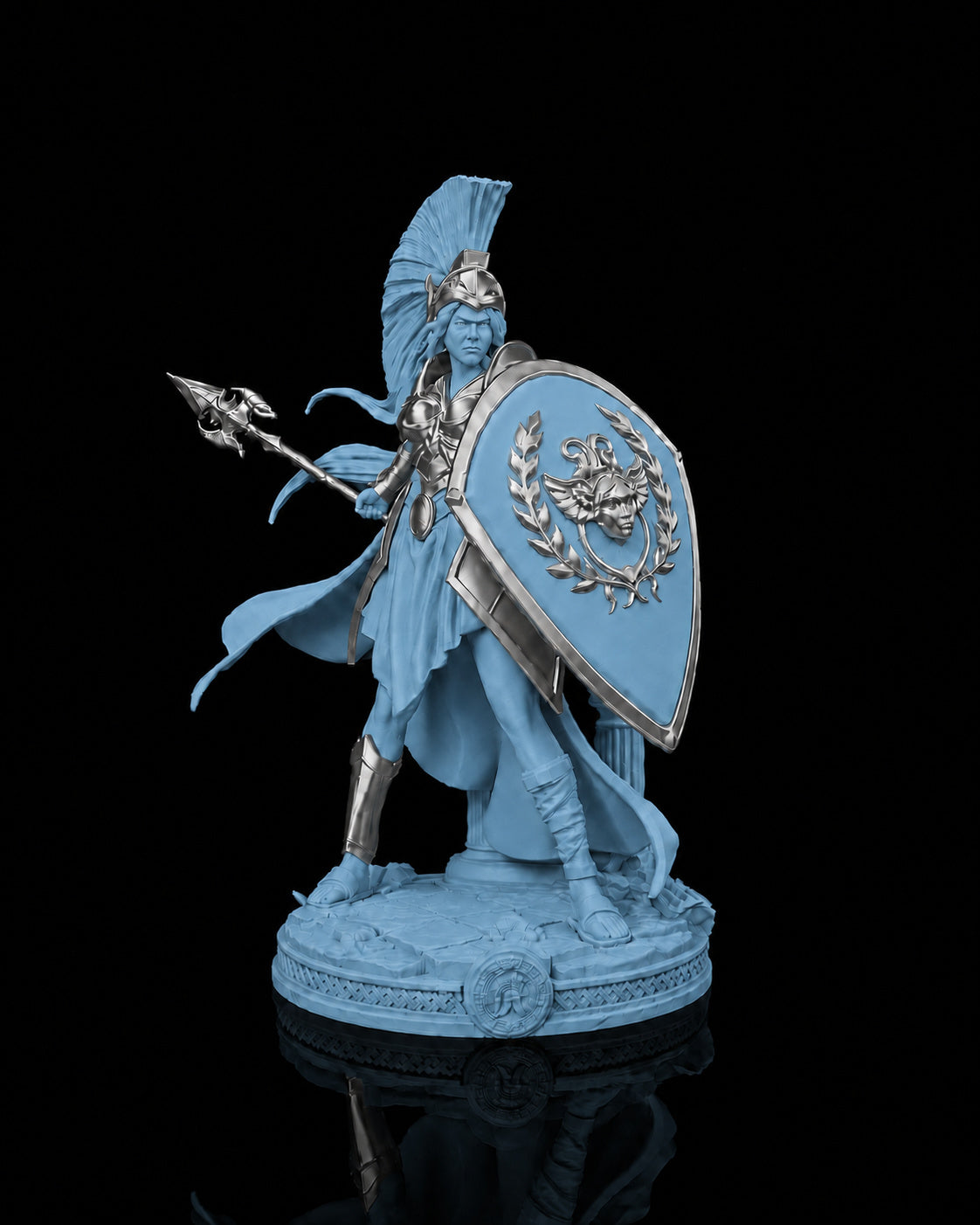 Estátua da deusa Atena em postura de batalha com lança e escudo, na cor azul-celeste, com detalhes dourados