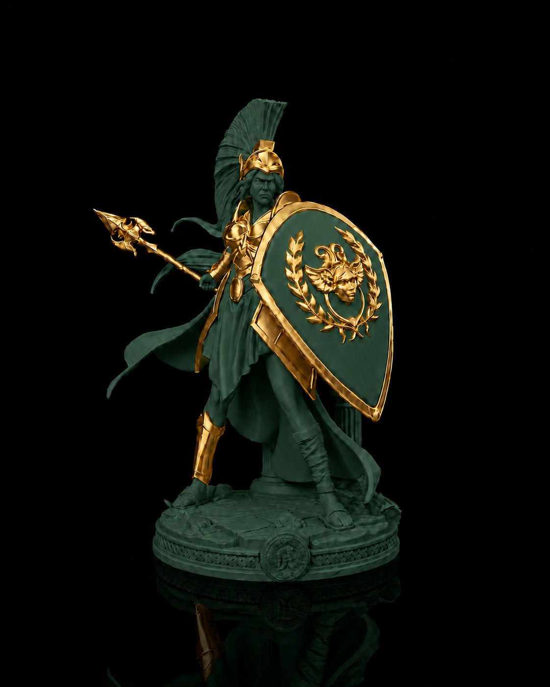 Estátua da deusa Atena em postura de batalha com lança e escudo, na cor verde escura, com detalhes dourados