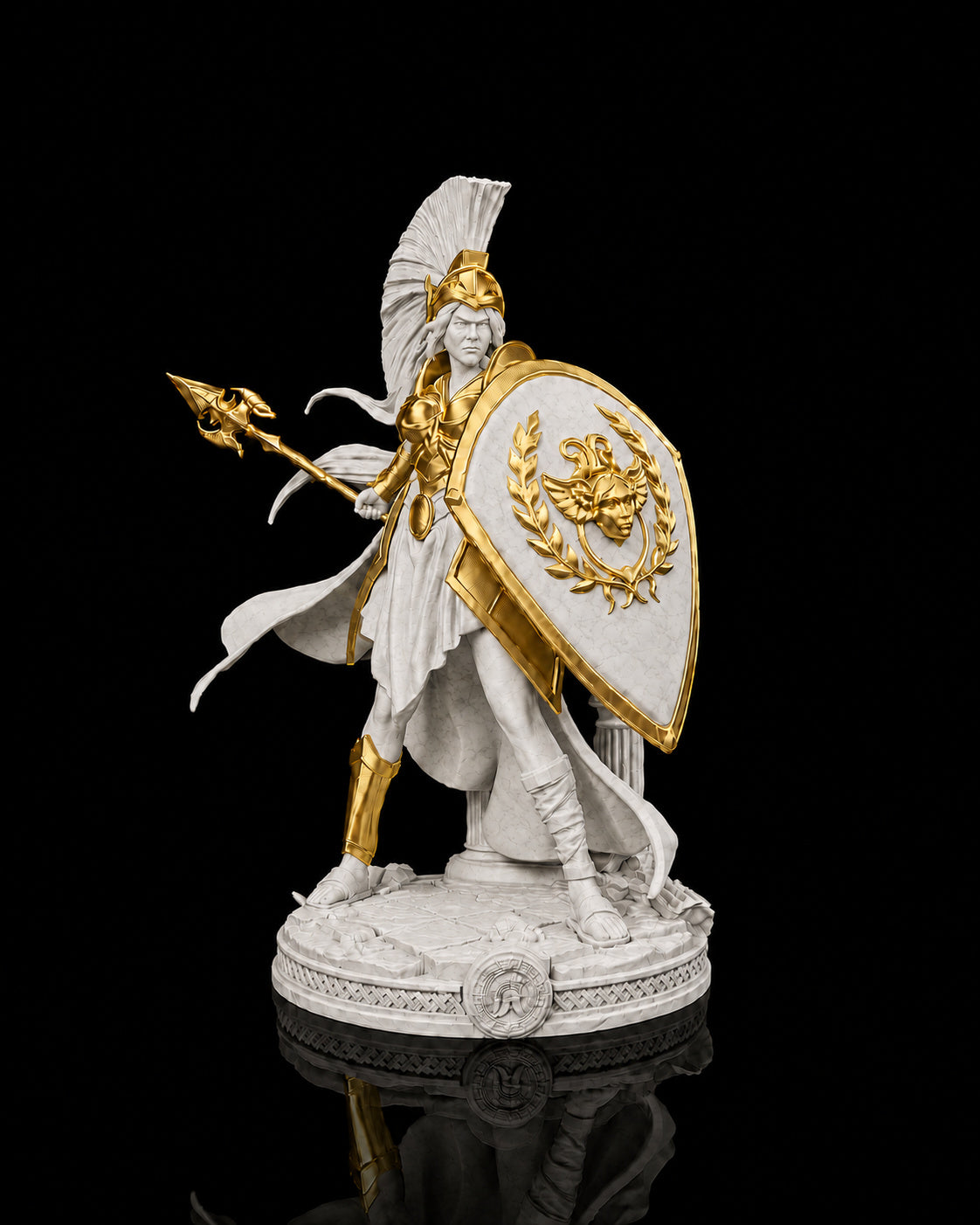 Estátua da deusa Atena em postura de batalha com lança e escudo, na cor mármore, com detalhes dourados