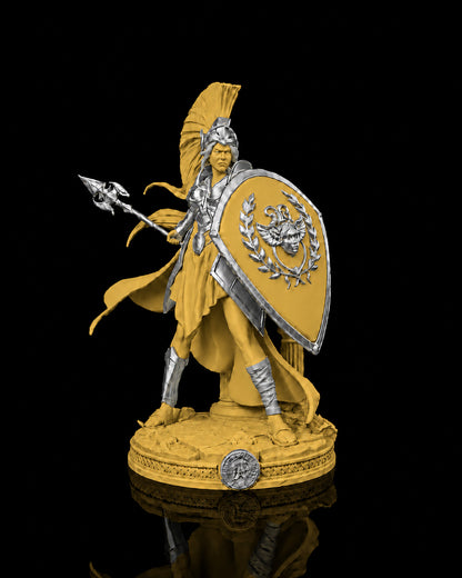 Estátua da deusa Atena em postura de batalha com lança e escudo, na cor amarela, com detalhes prateados