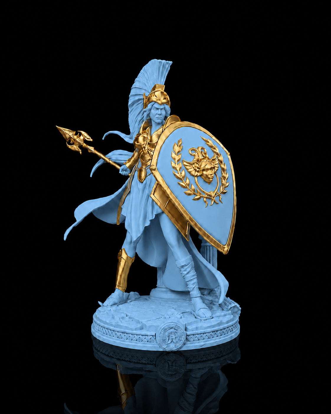 Estátua da deusa Atena em postura de batalha com lança e escudo, na cor azul-celeste, com detalhes prateados