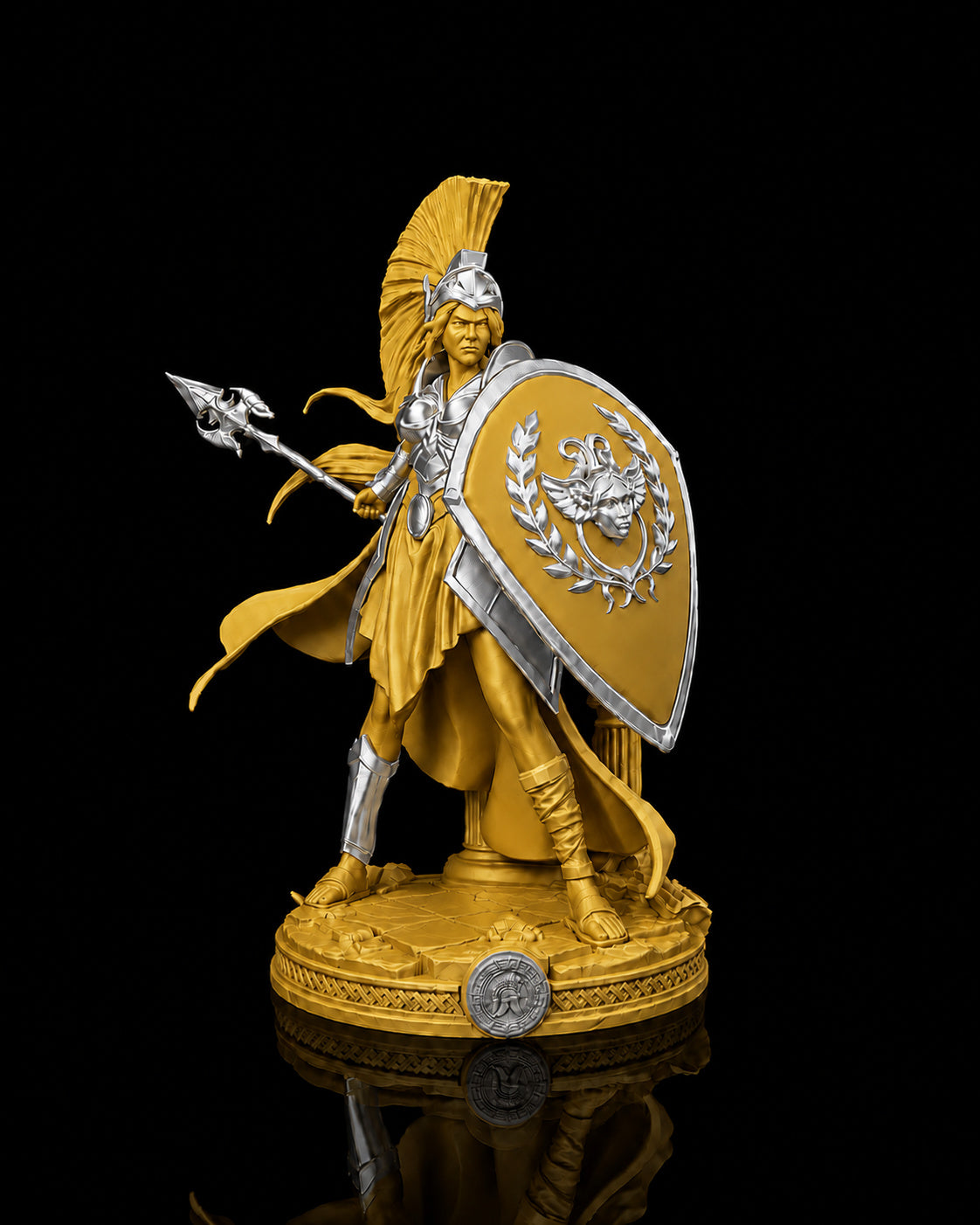 Estátua da deusa Atena em postura de batalha com lança e escudo, na cor dourada, com detalhes prateados