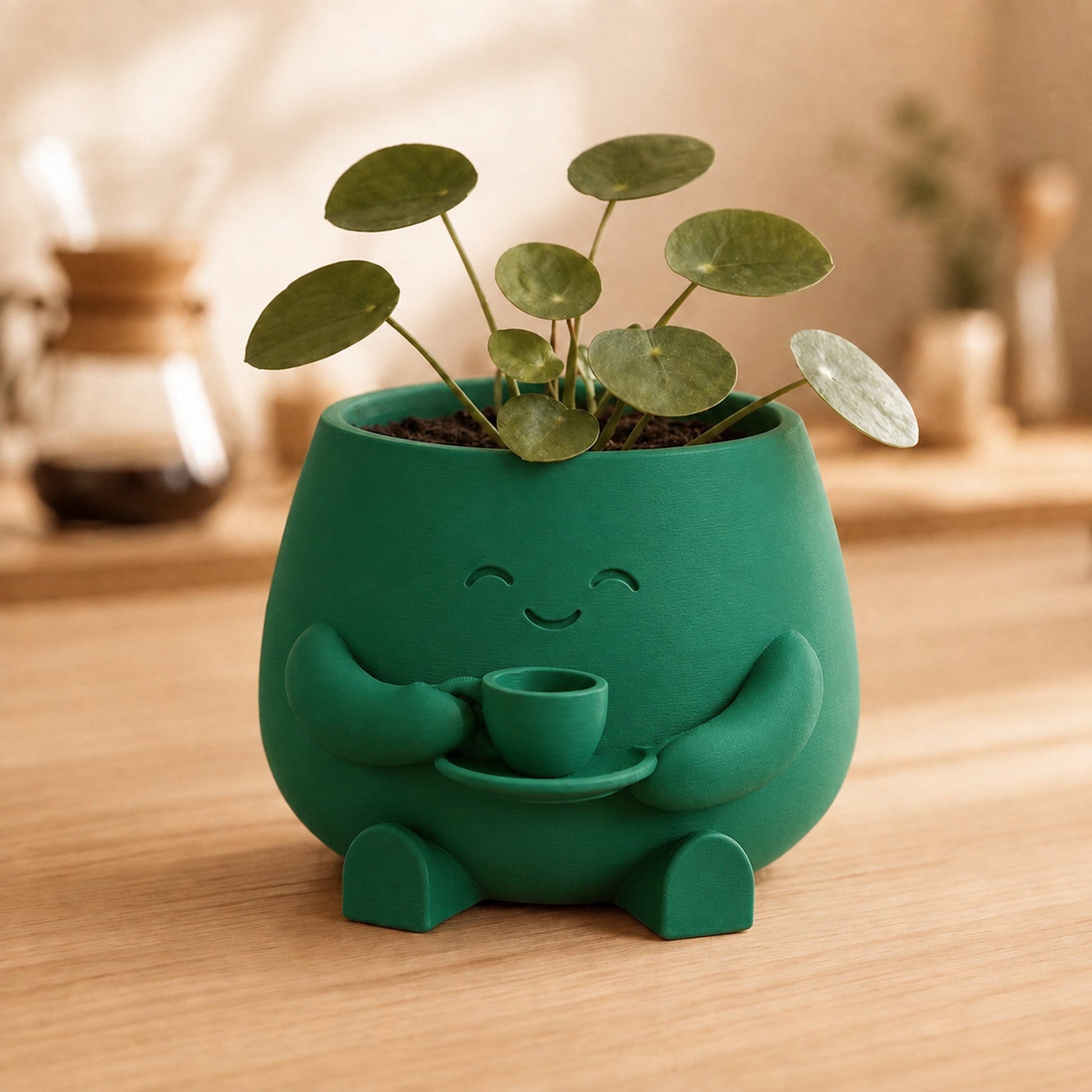 Vaso amiguinho segurando uma xícara com as duas mãos, na cor verde escura