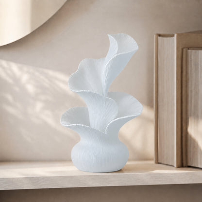 Escultura decorativa de pétalas curvas em movimento, na cor translúcida