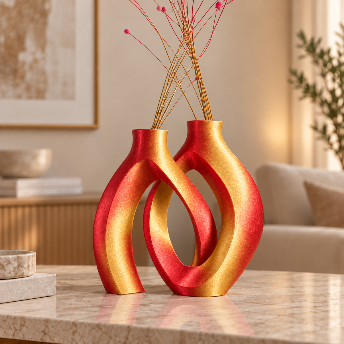 Conjunto Elos na cor Vermelho e Dourado, em ambiente moderno e aconchegante