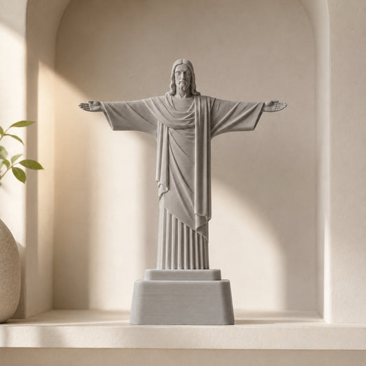 Escultura Cristo Redentor cinza concreto em nicho