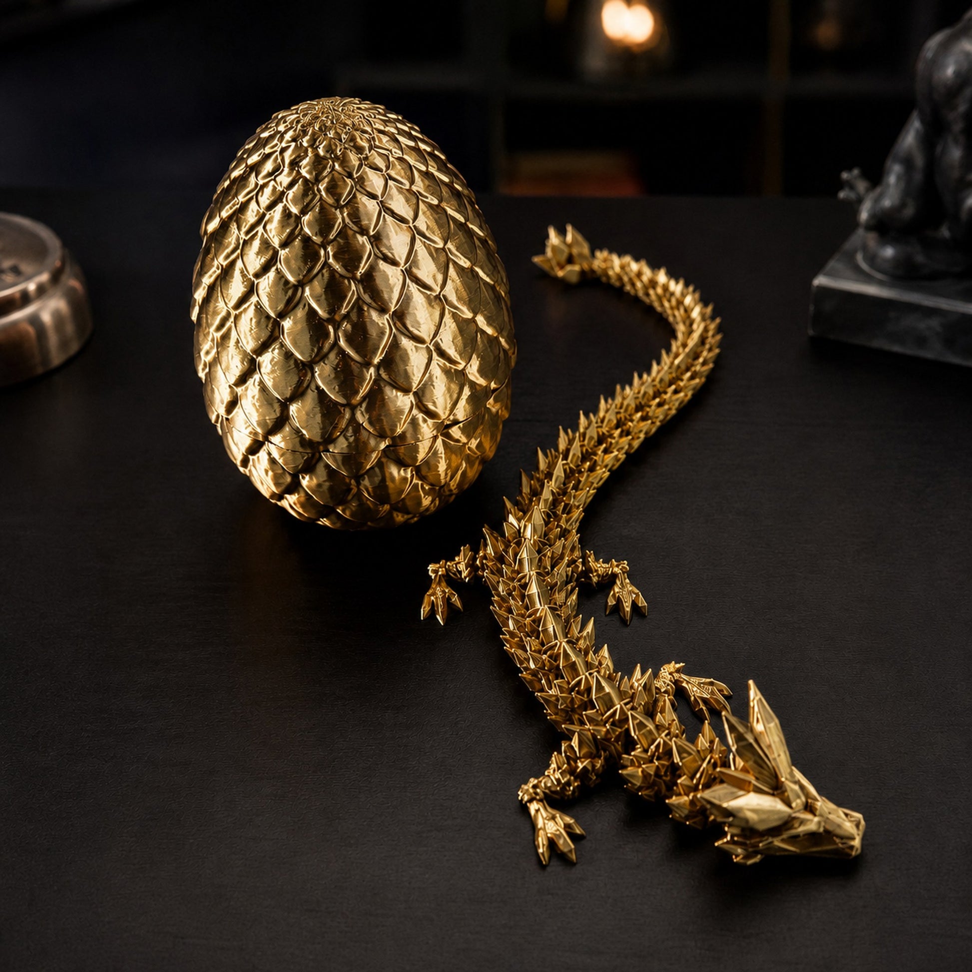 Ovo de dragão com dragão articulado - dourado