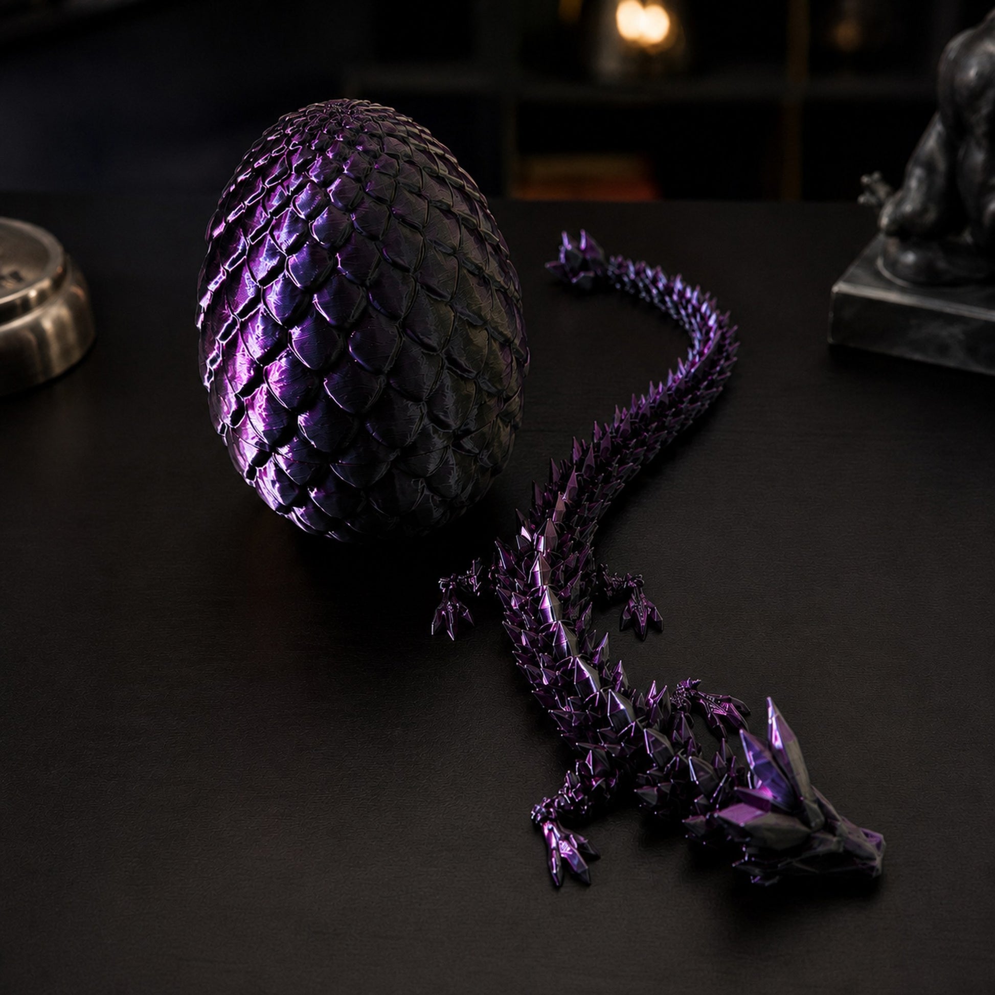 Ovo de dragão com dragão articulado - preto e roxo furta-cor
