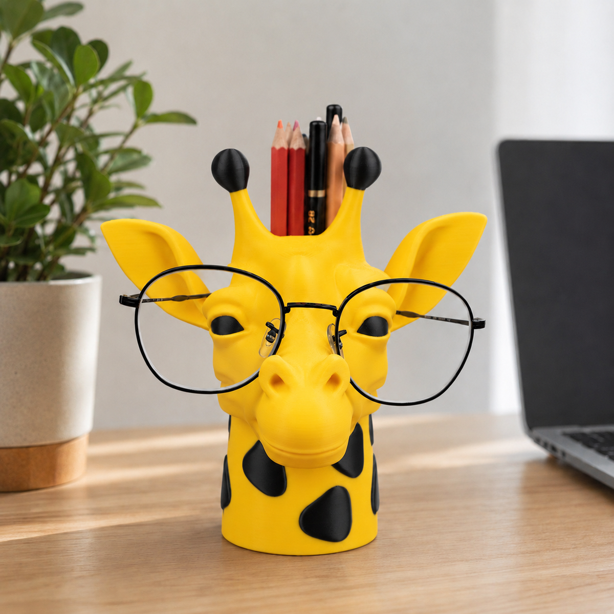 Gigi — Girafa Porta-Óculos e Canetas — Amarelo com pintinhas pretas
