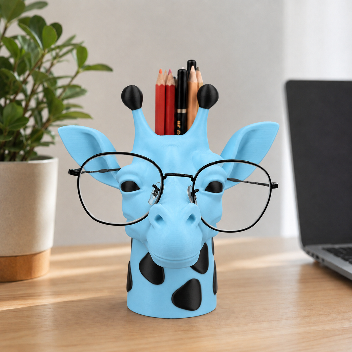 Gigi — Girafa Porta-Óculos e Canetas — Azul Celeste com pintinhas pretas
