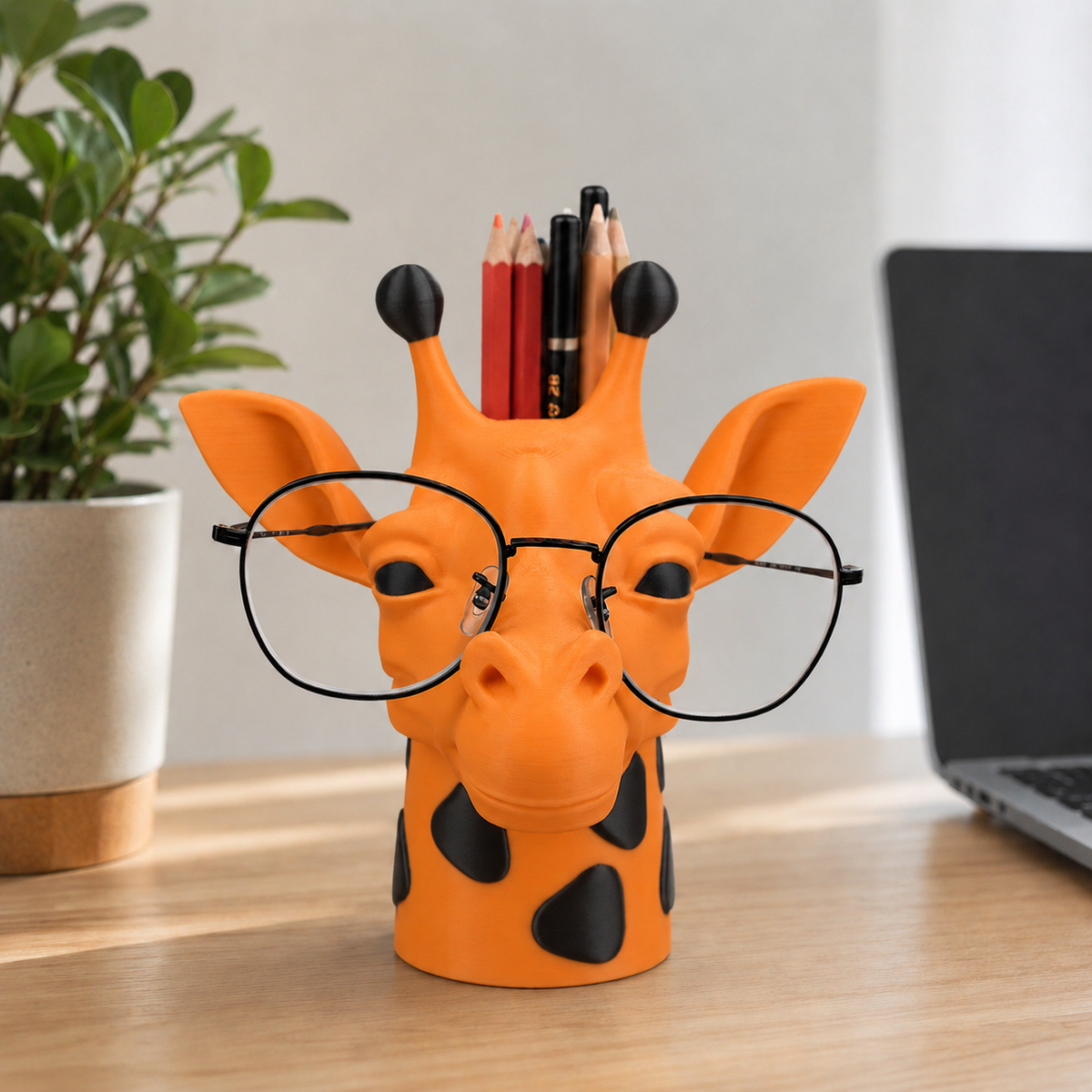 Gigi — Girafa Porta-Óculos e Canetas — Laranja com pintinhas pretas