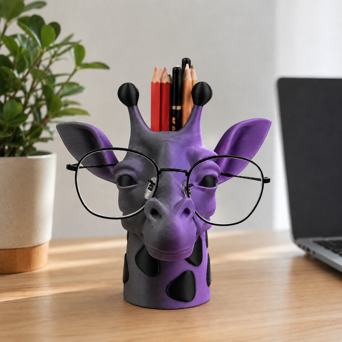 Gigi — Girafa Porta-Óculos e Canetas — Preto e Roxo com pintinhas pretas