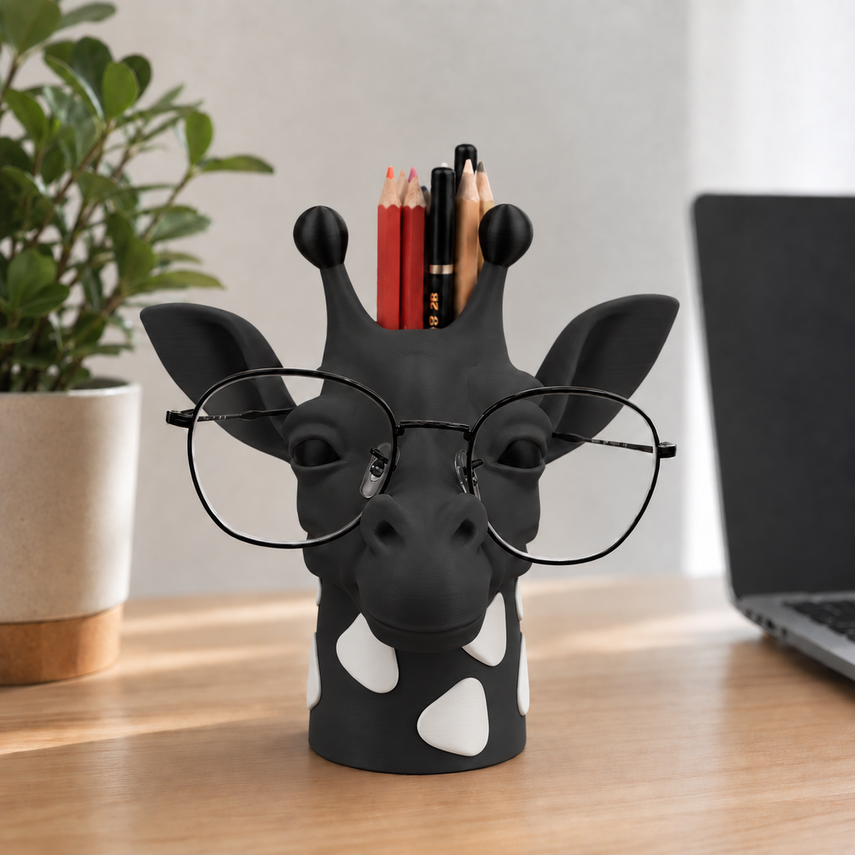 Gigi — Girafa Porta-Óculos e Canetas — Preto com pintinhas brancas