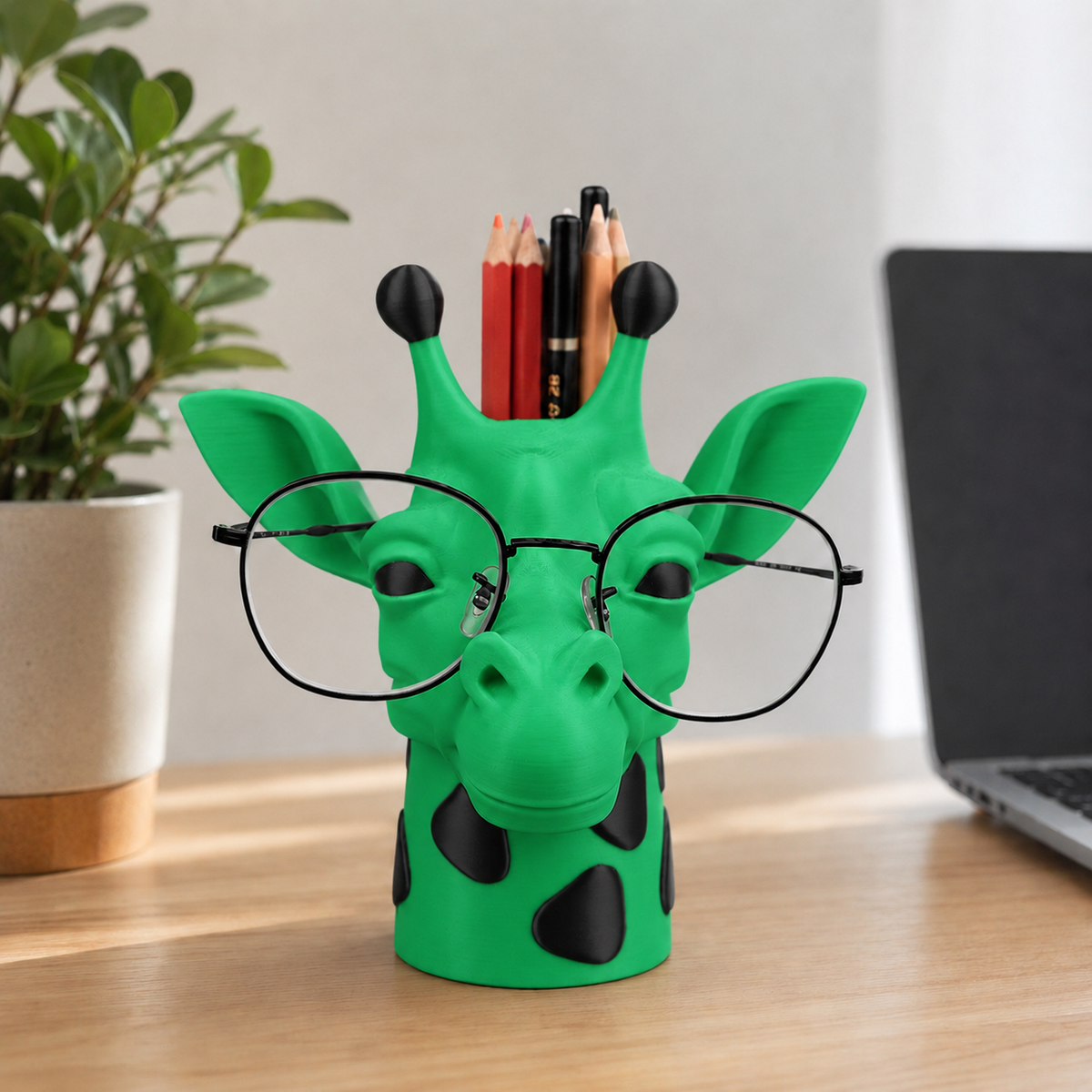 Gigi — Girafa Porta-Óculos e Canetas — Verde com pintinhas pretas