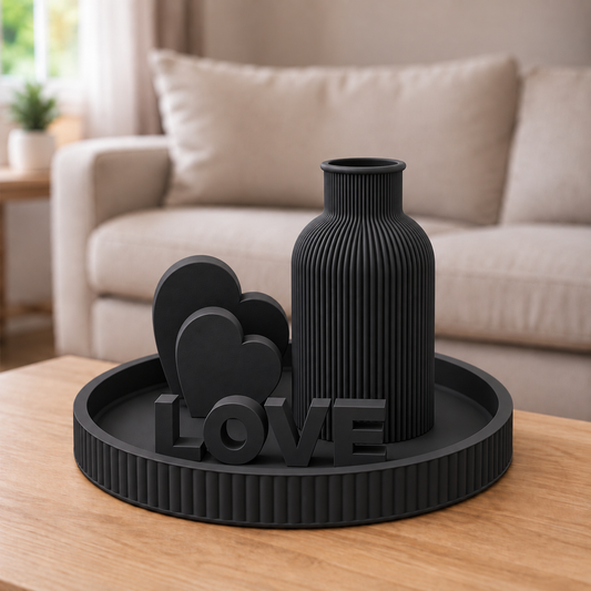 Kit Japandi LOVE — Preto, bandeja, vaso, letreiro e dois corações