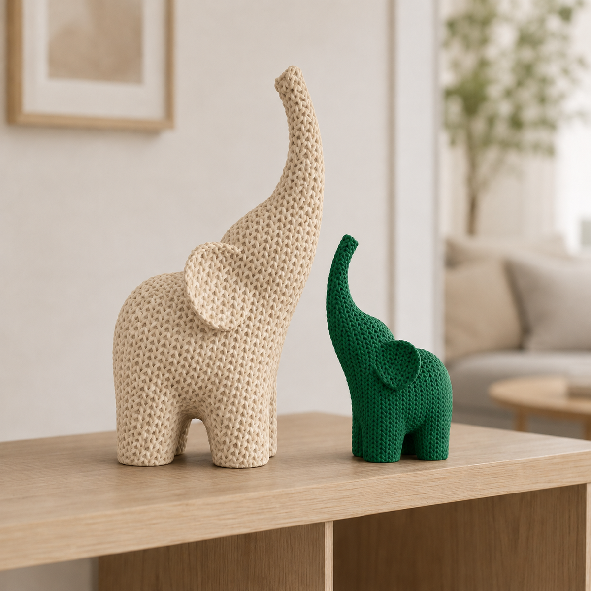 Lanoso — elefante maior em Bege e menor em Holly Green.