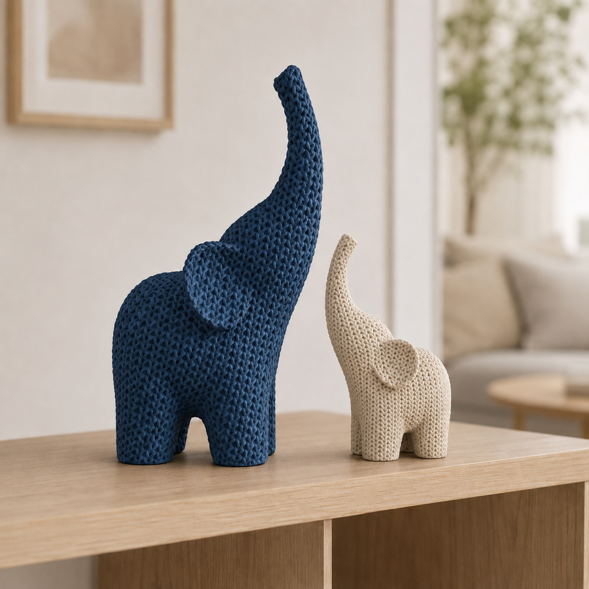 Lanoso — elefante maior em Dark Blue e menor em Bege.