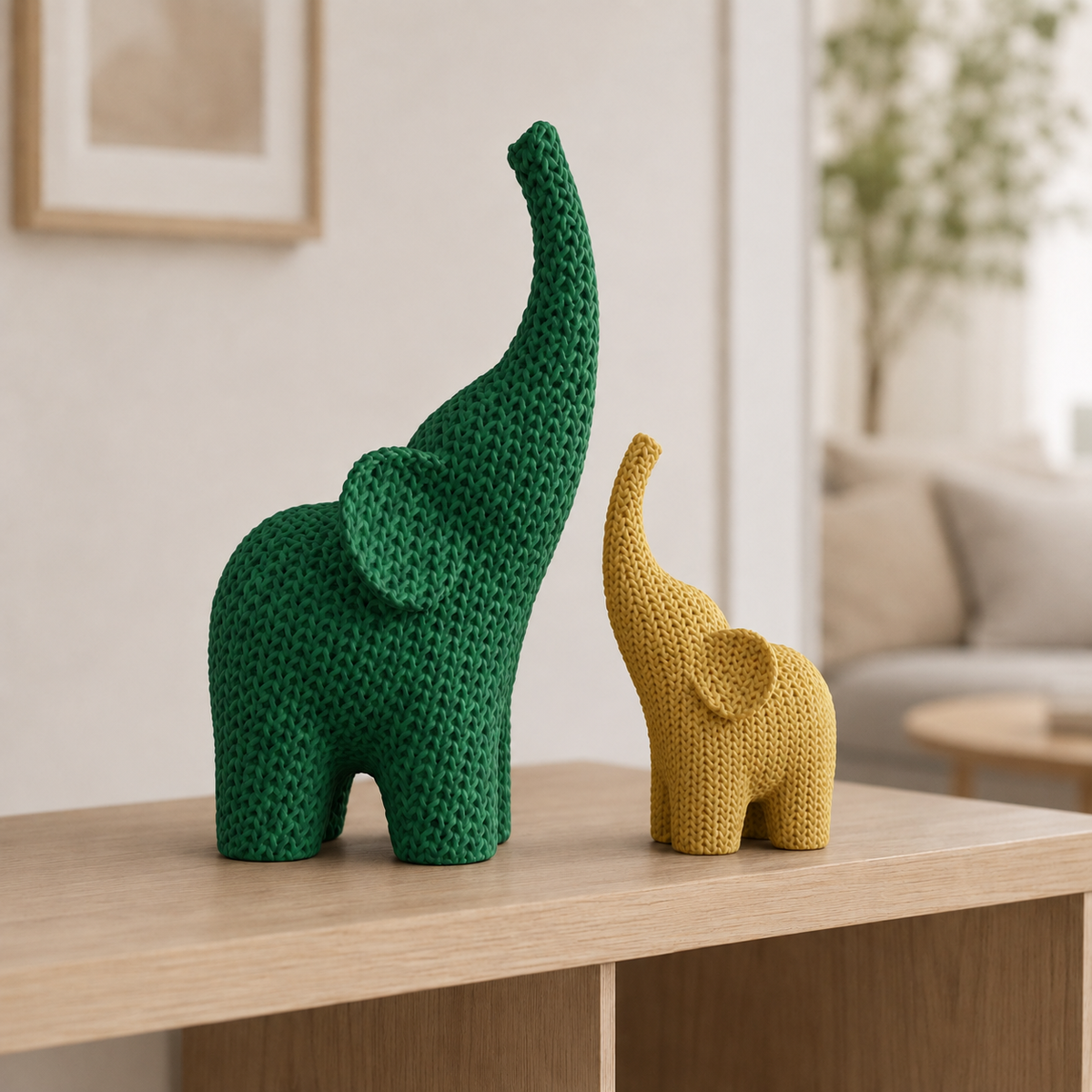 Lanoso — elefante maior em Holly Green e menor em Dourado.