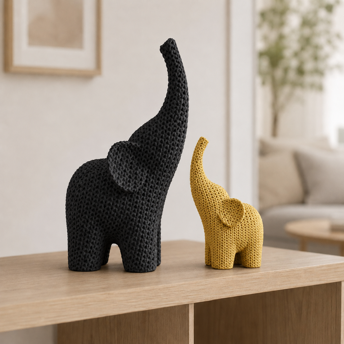 Lanoso — elefante maior em Preto e menor em Dourado.
