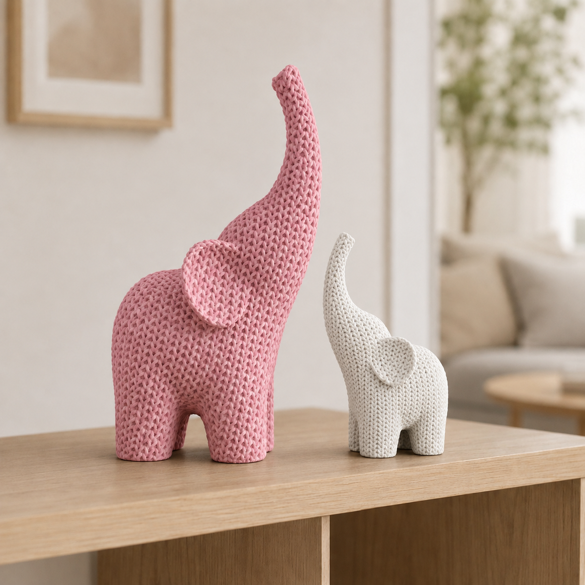 Lanoso — elefante maior em Rosa e menor em Branco.