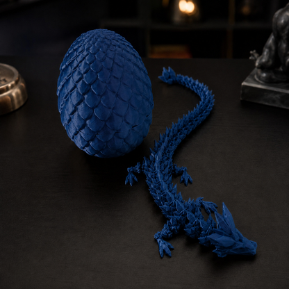 Ovo de dragão que se abre revelando um dragão articulado, na cor azul-escura