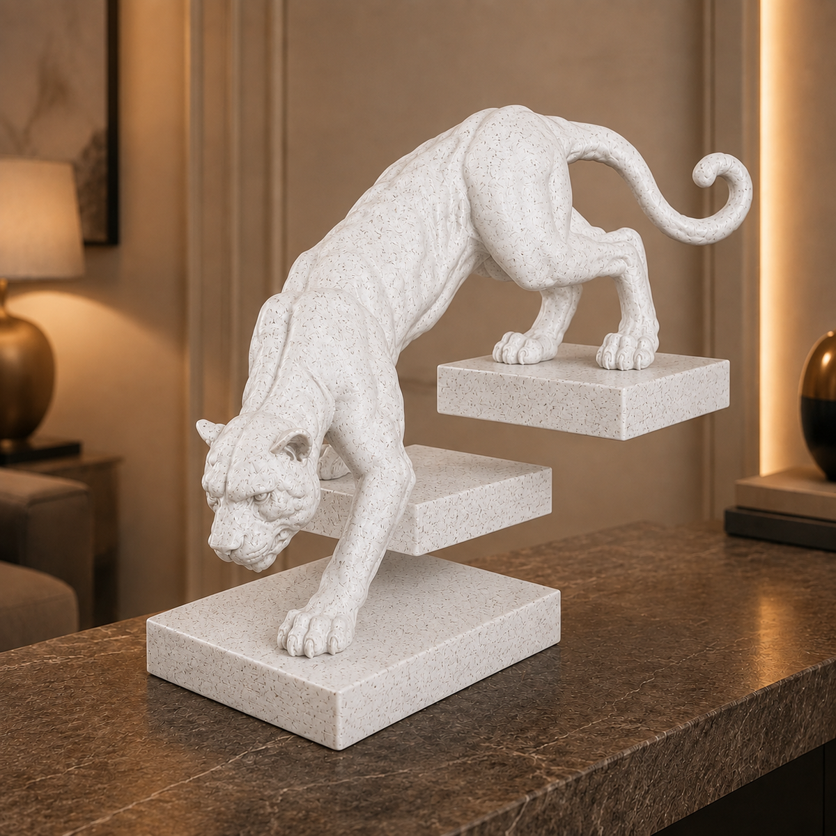 Pantera em Movimento na cor Mármore branco com fibras cinza em ambiente elegante e moderno