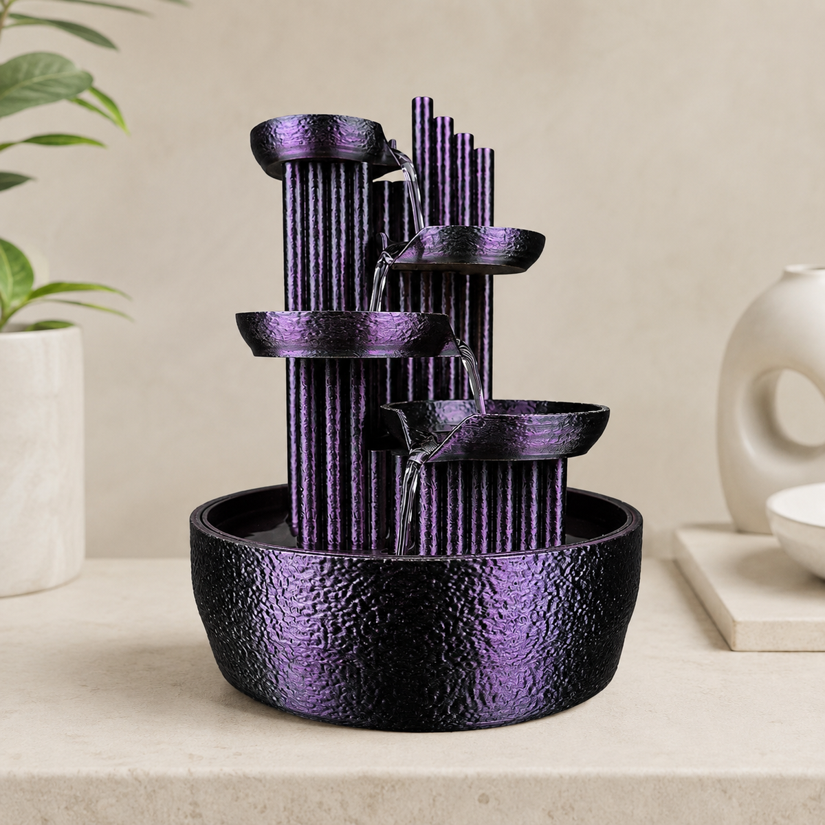 Fonte Quiet Principle na cor Preto e Roxo