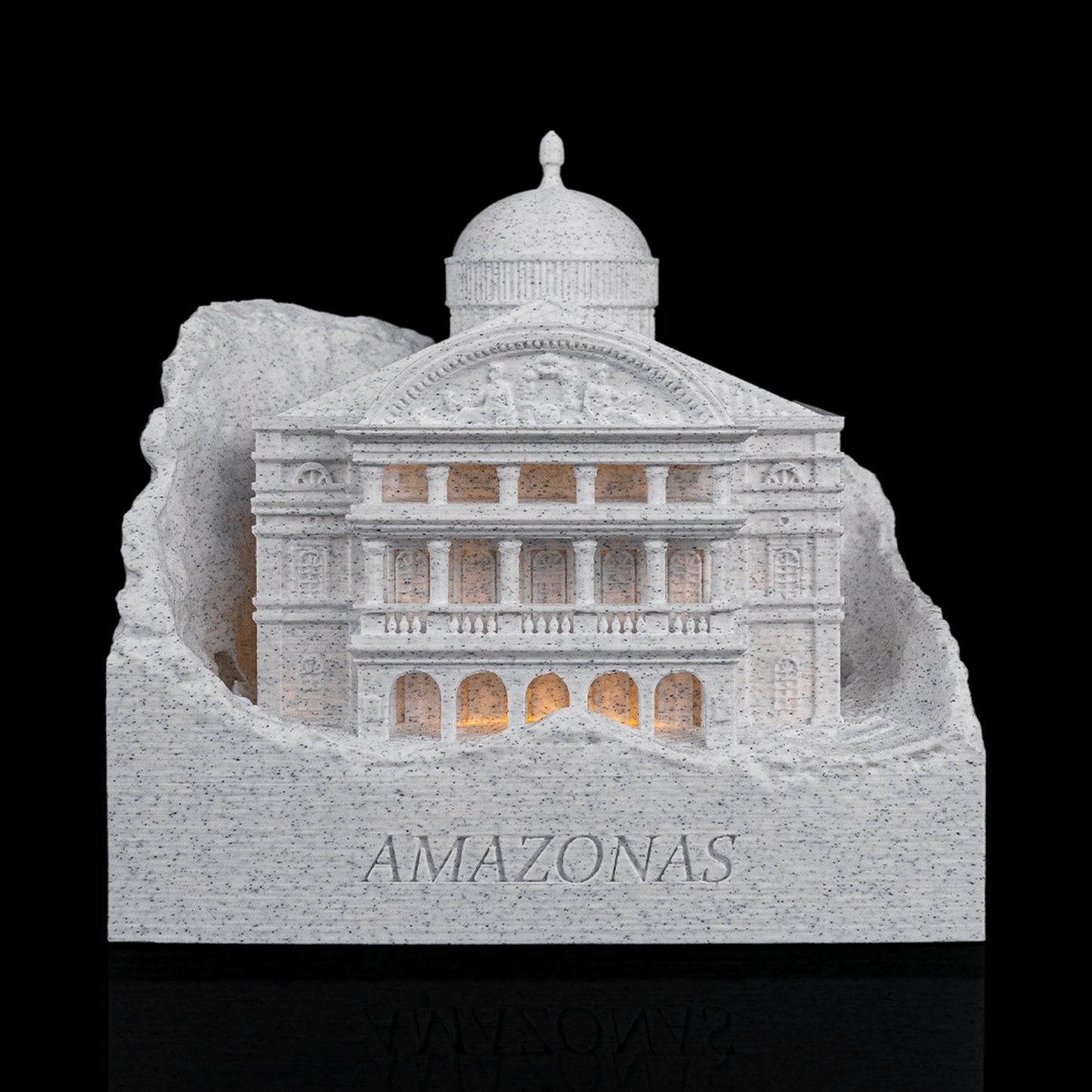 Teatro Amazonas luminária branca com AMAZONAS gravado na base