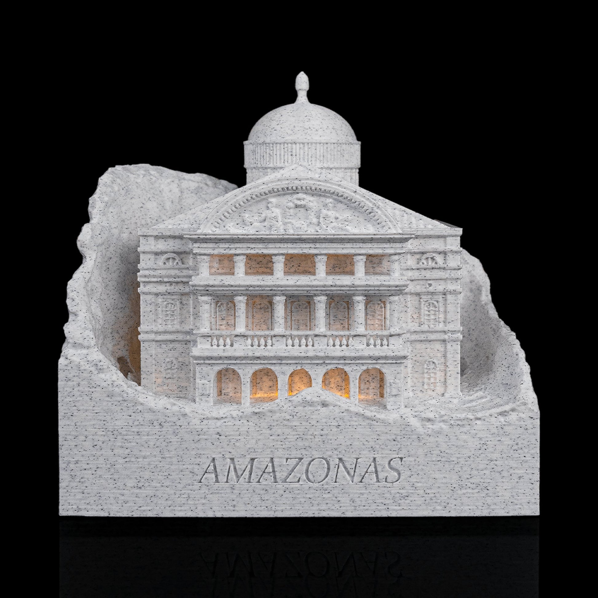 Teatro Amazonas luminária branca com AMAZONAS gravado na base