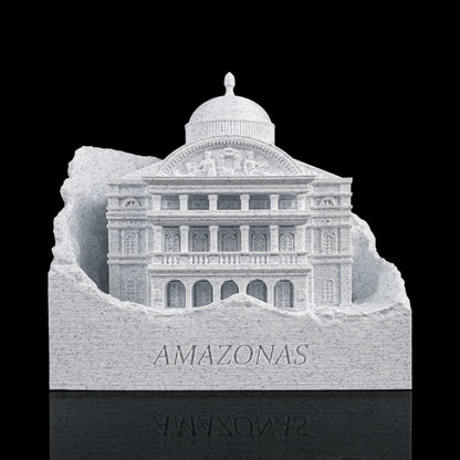 Detalhe da fachada do Teatro Amazonas em miniatura