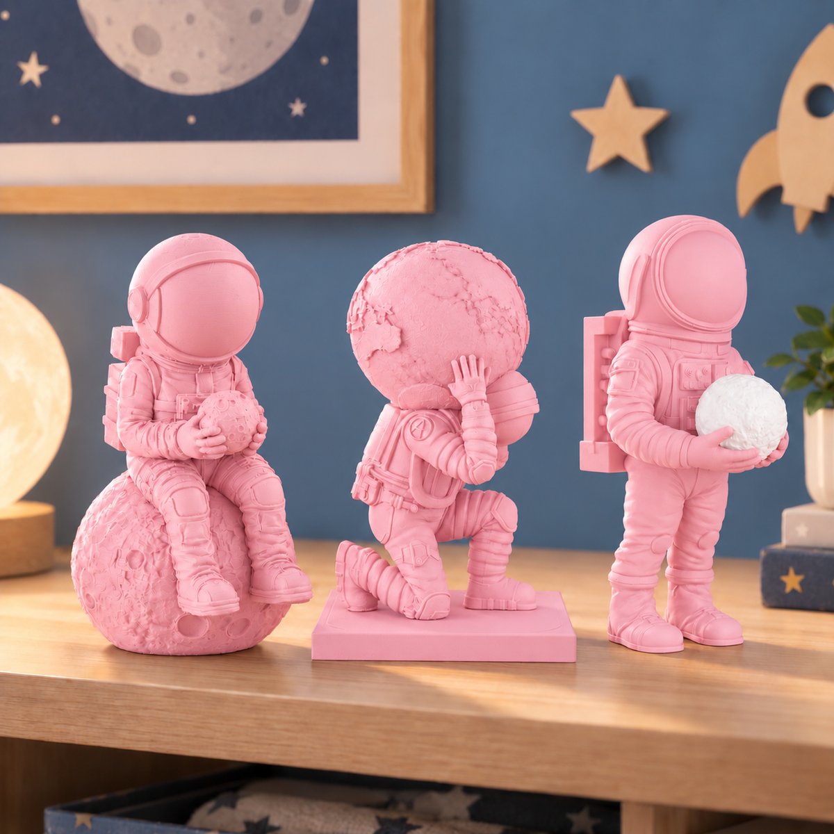 Trio de astronautas decorativos na cor Rosa